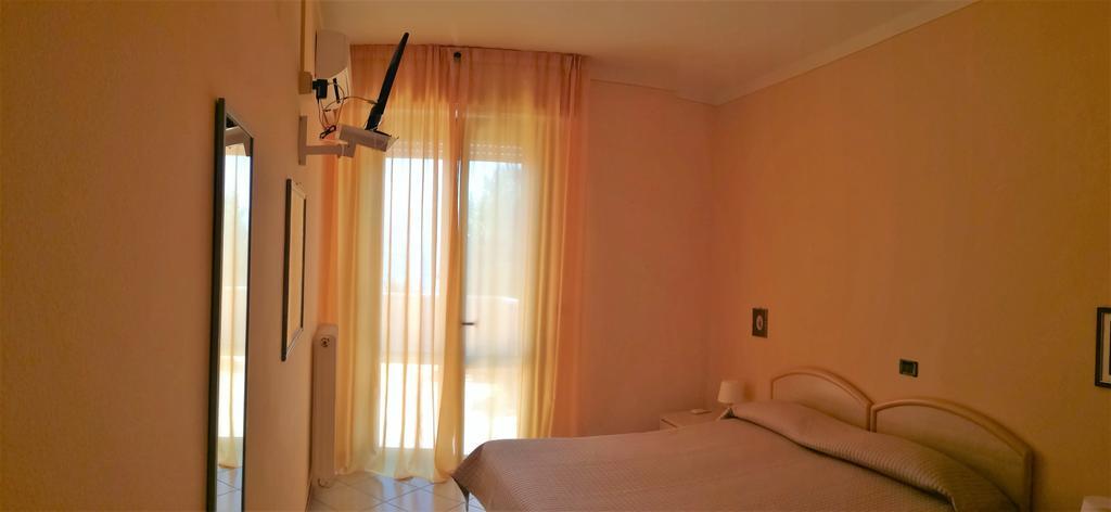 מנרבה דל גארדה Bellerive Ristorante Albergo מראה חיצוני תמונה
